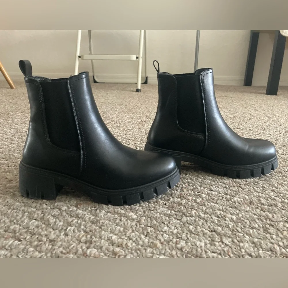 Black ankle boots - Picture 1 of 2
